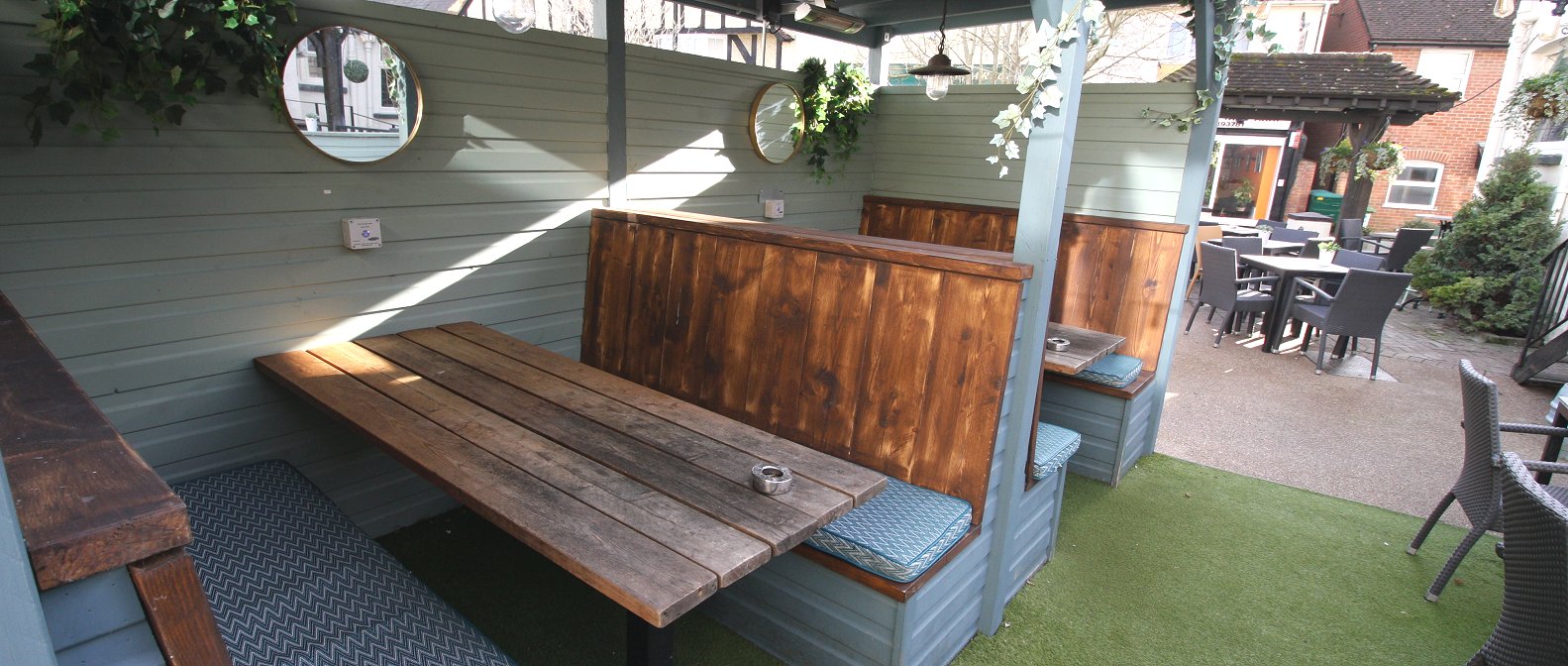 The bar at The White Hart Hotel & Restaurant Whitchurch accommodation/bed-and-breakfast/pub food Newbury