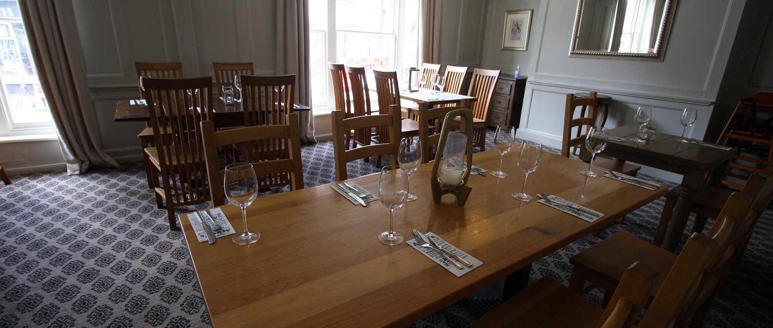 The restaurant & function room at The White Hart Hotel & Restaurant Whitchurch accommodation/bed-and-breakfast/pub food Newbury