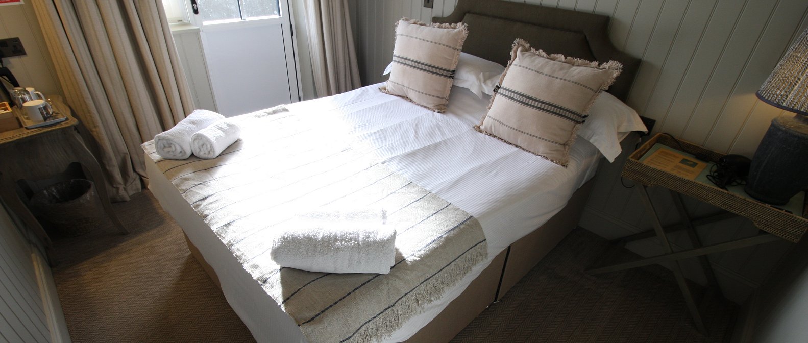 Slideshow image White Hart Hotel & Restaurant Whitchurch accommodation/bed-and-breakfast/pub food Newbury